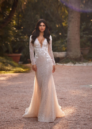 Long Sleeves Glitter Lace Tulle V Back Luxurious Wedding Dress